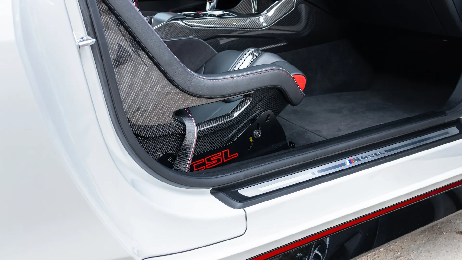 BMW M4 — photo 38