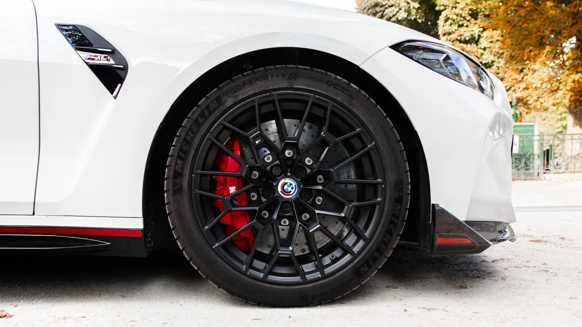 BMW M4 — photo 27