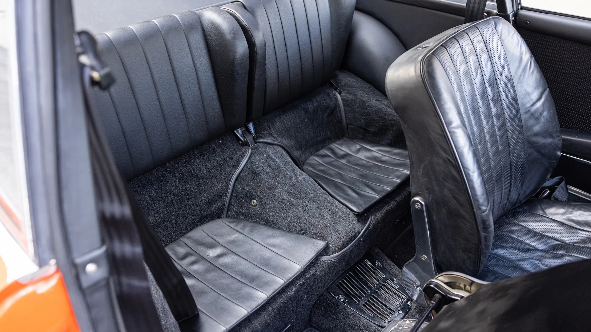 Porsche 911 — photo 32