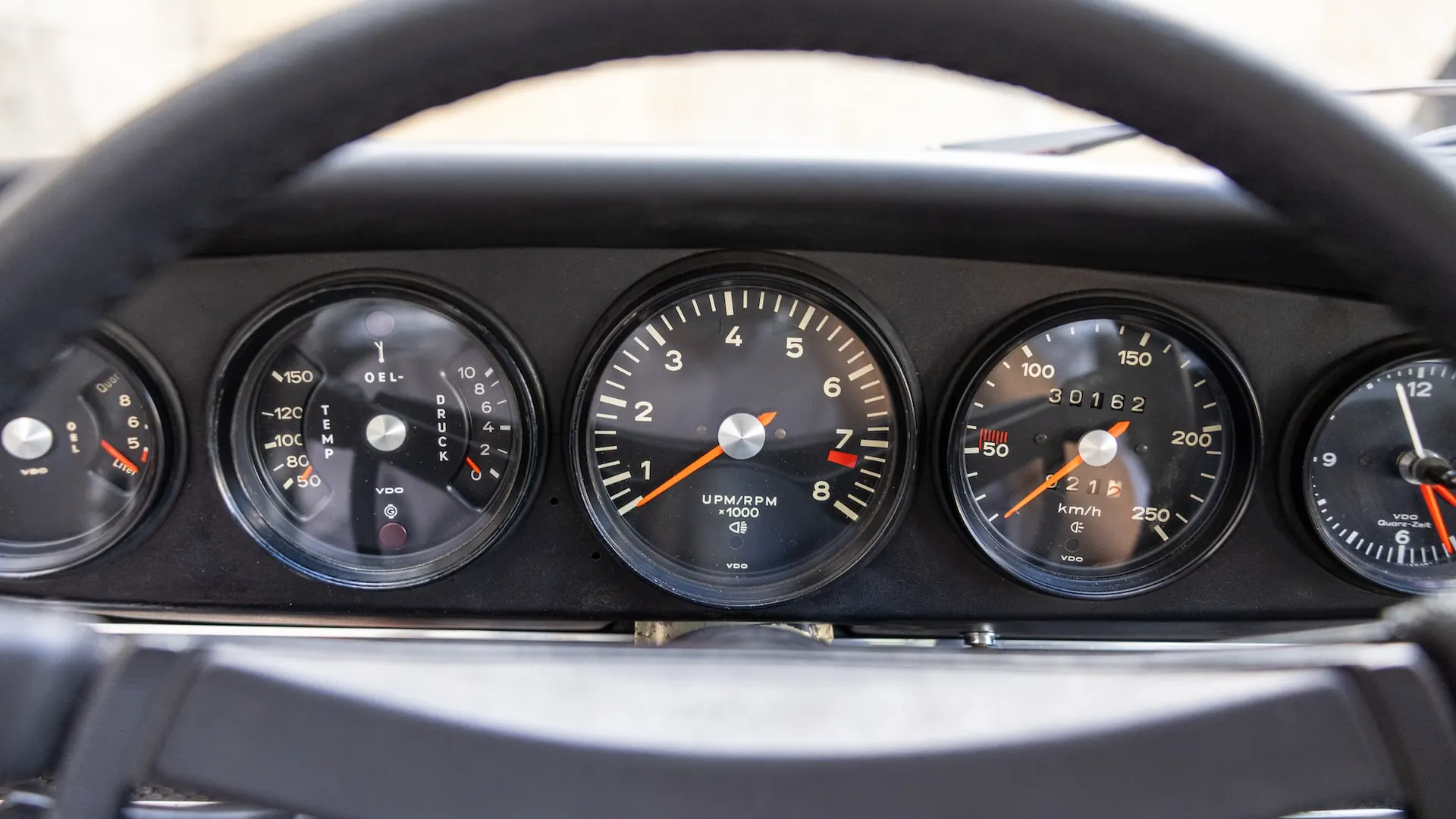 Porsche 911 — photo 25