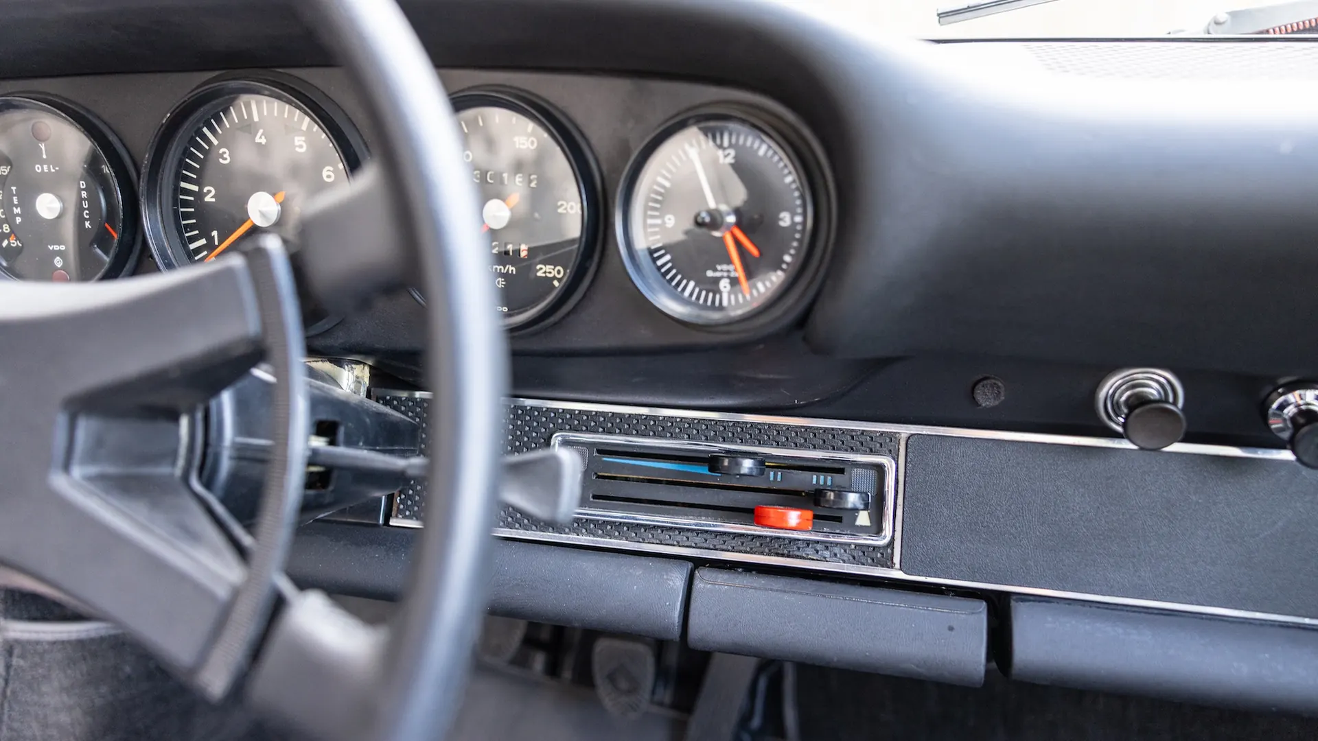 Porsche 911 — photo 27