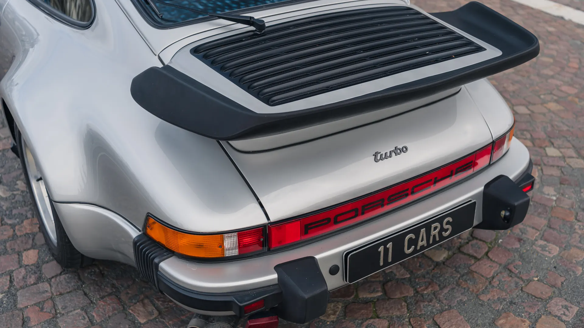 Porsche 930 — photo 17