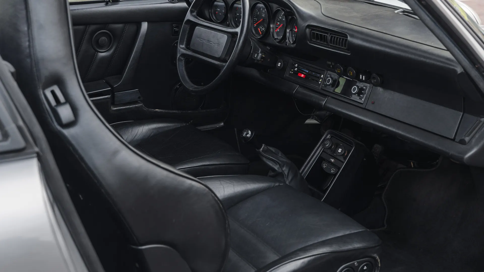 Porsche 930 — photo 47