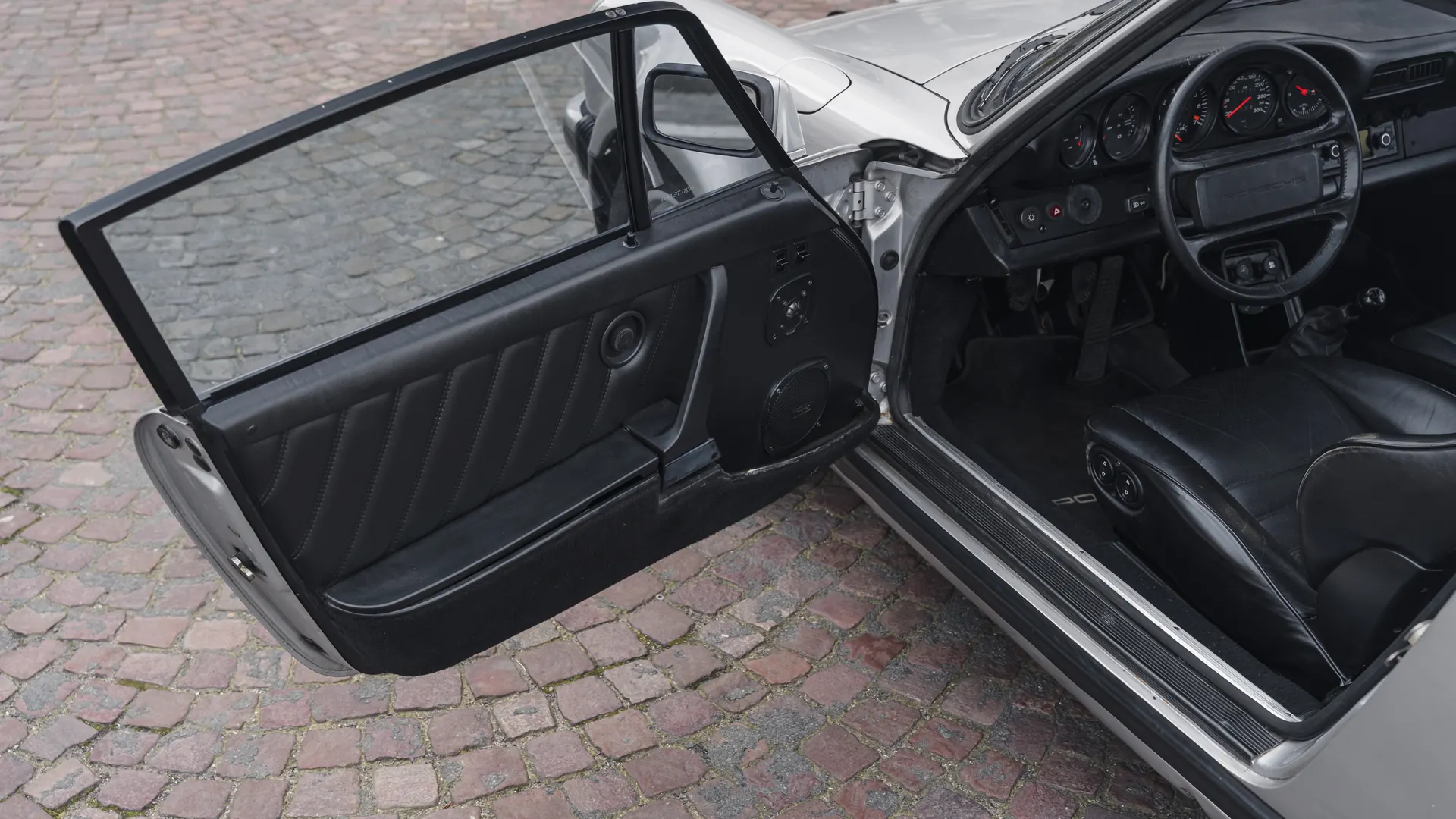 Porsche 930 — photo 50