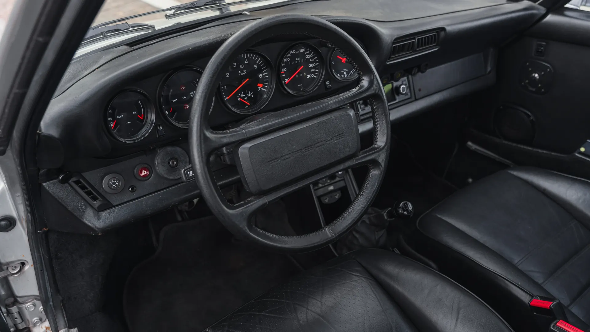 Porsche 930 — photo 27