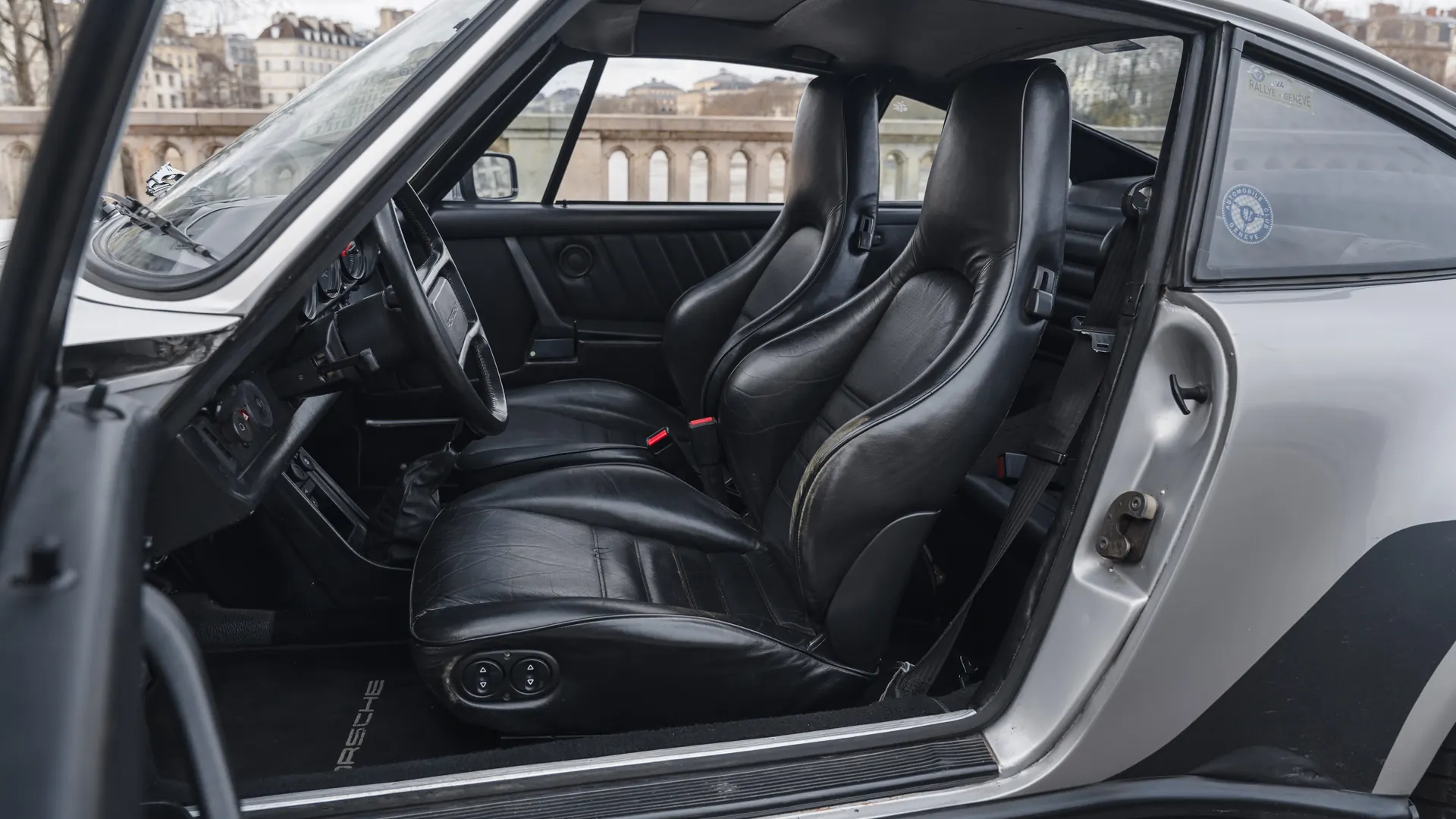 Porsche 930 — photo 28