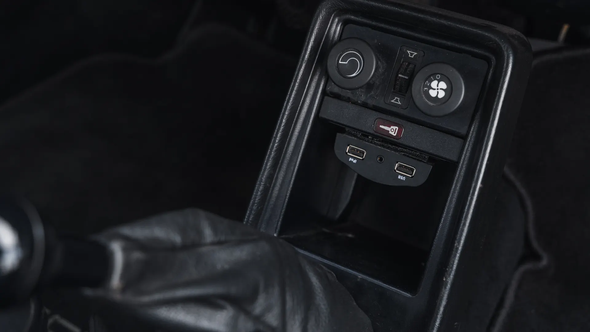 Porsche 930 — photo 39