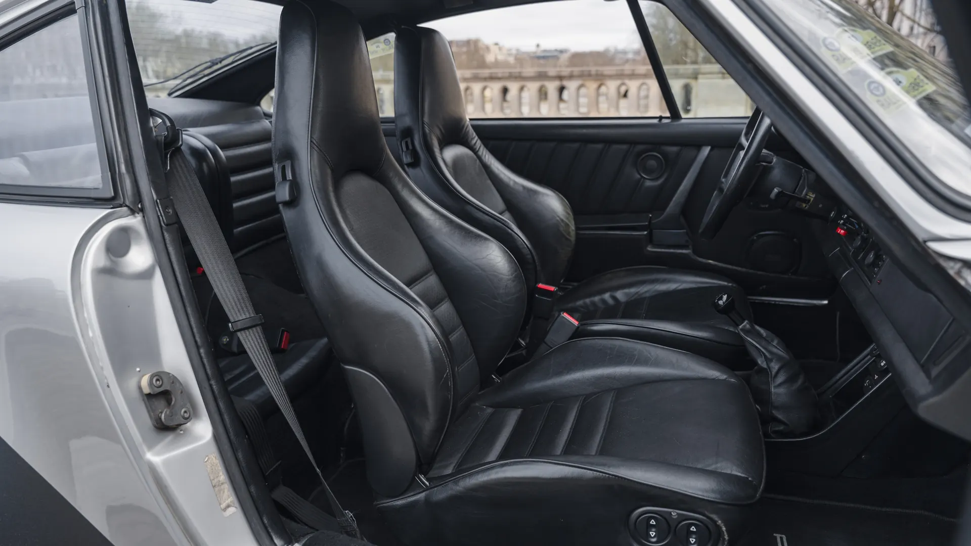 Porsche 930 — photo 29