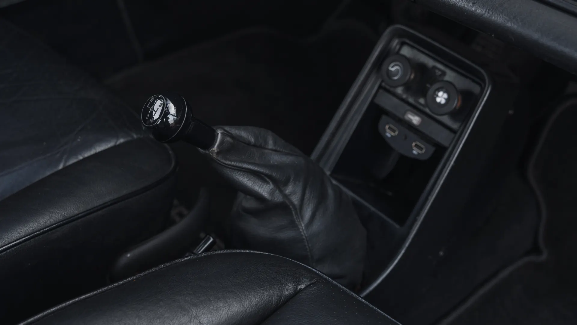 Porsche 930 — photo 38