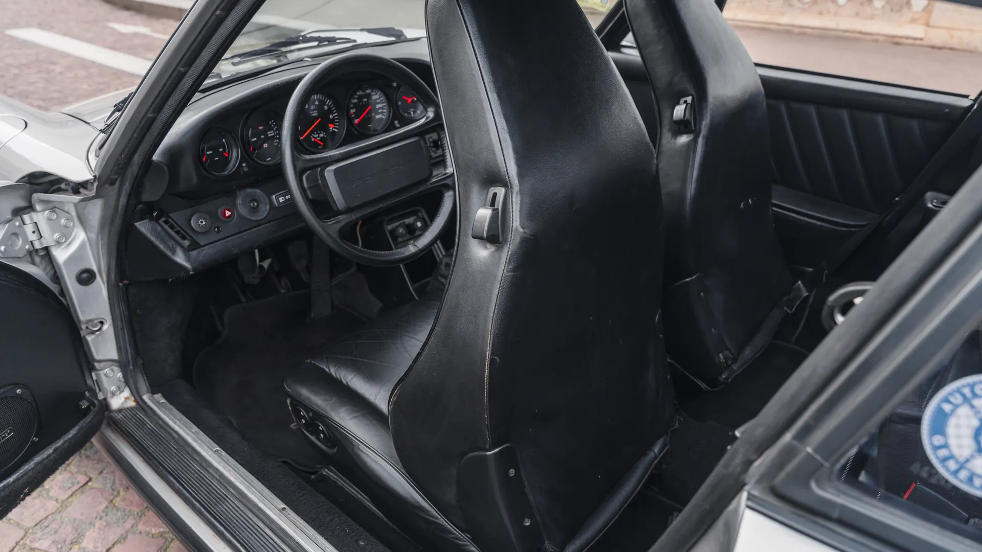 Porsche 930 — photo 32