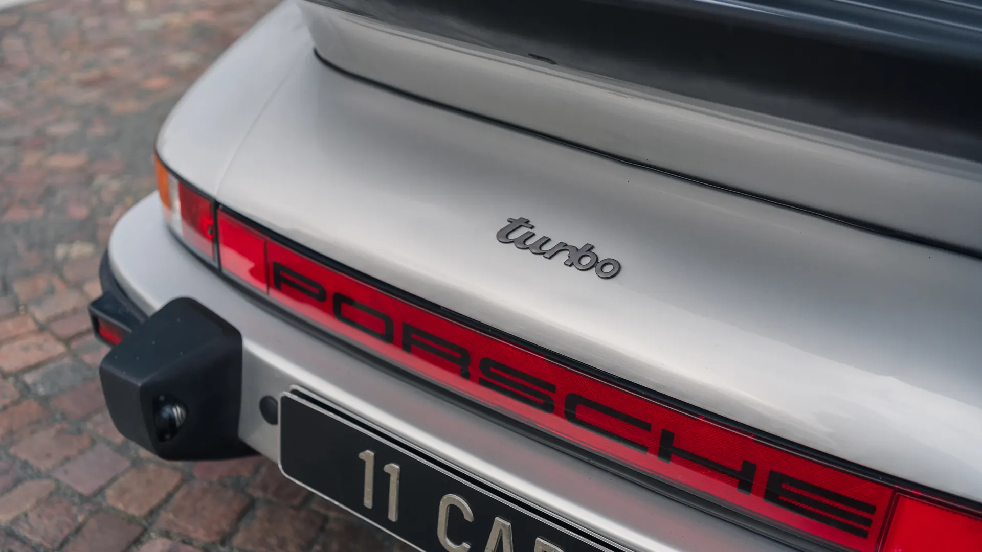 Porsche 930 — photo 16
