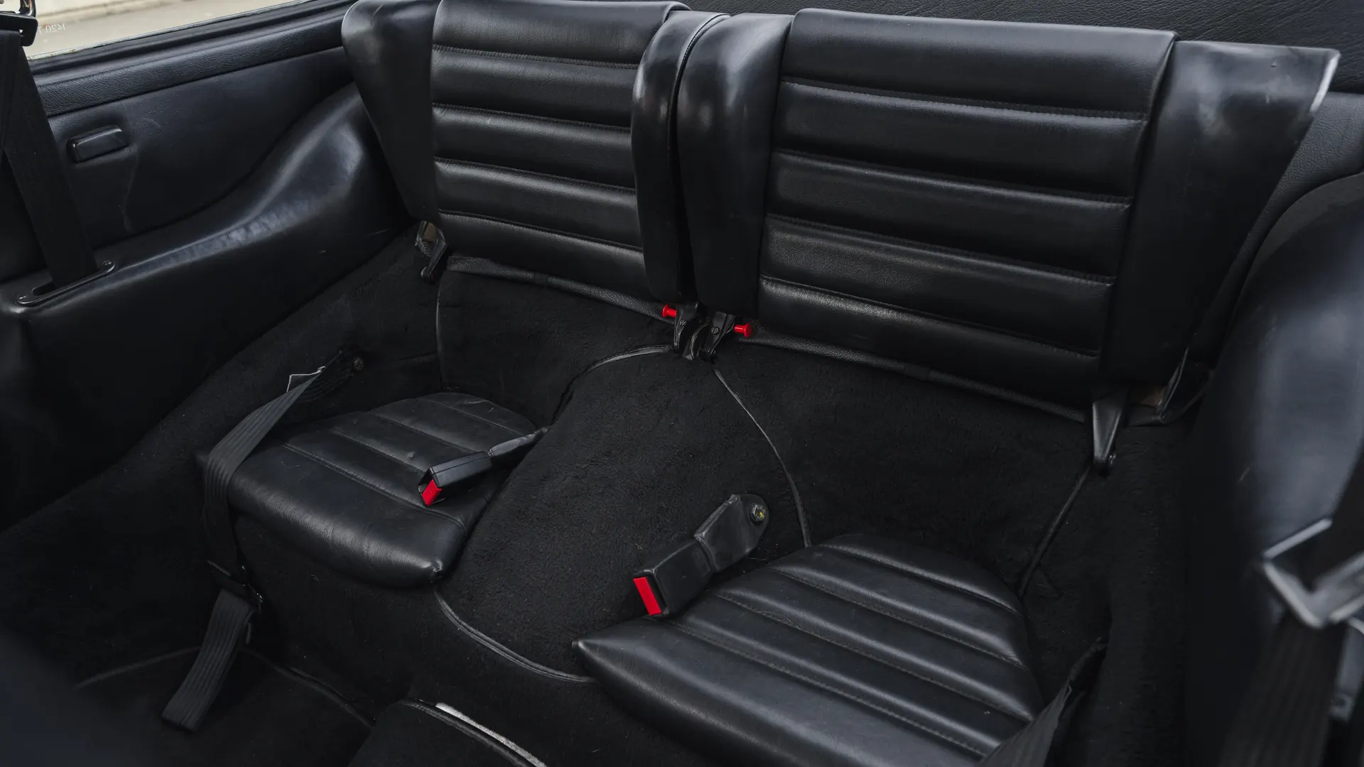 Porsche 930 — photo 31