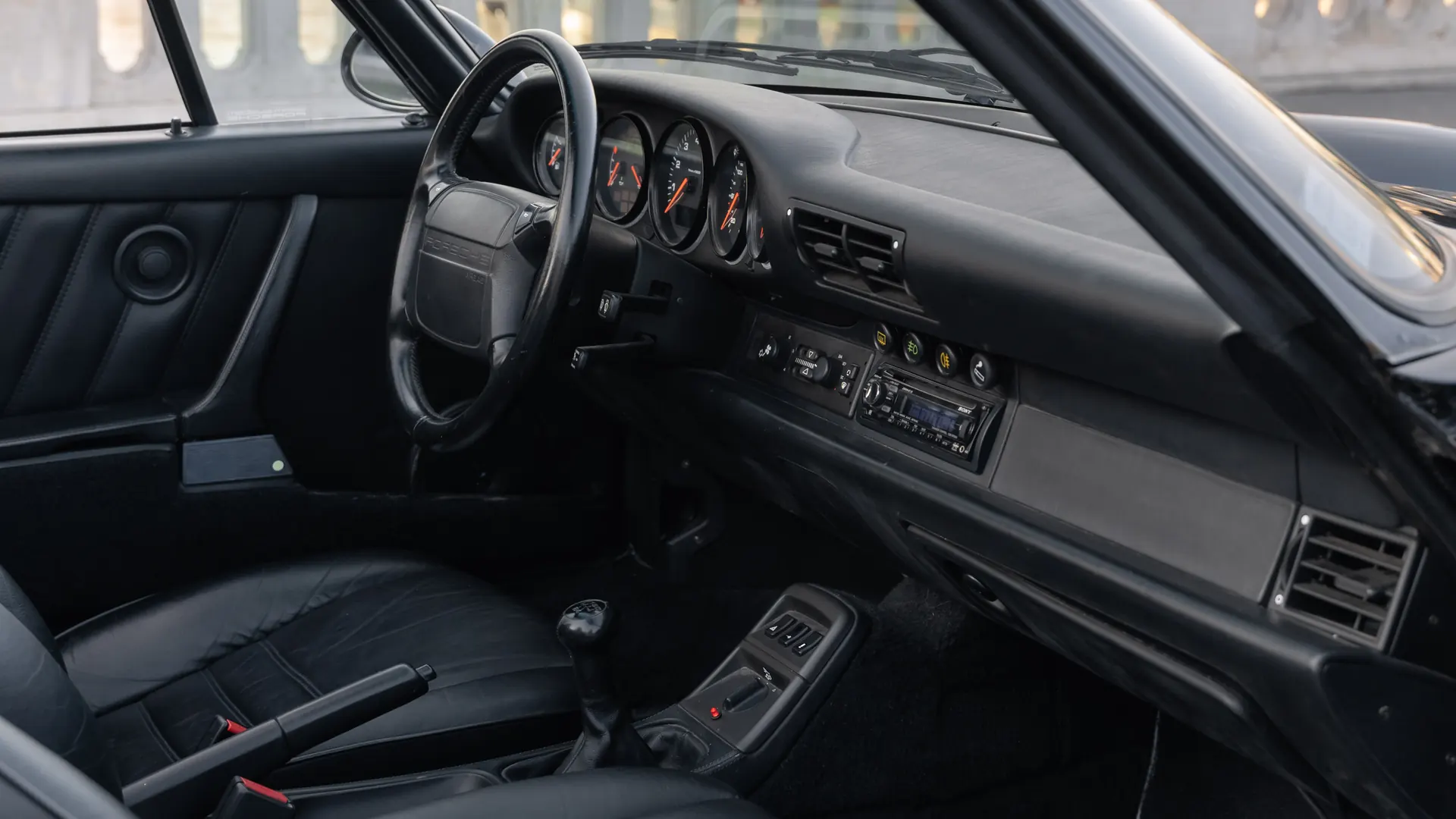 Porsche 964 — photo 8