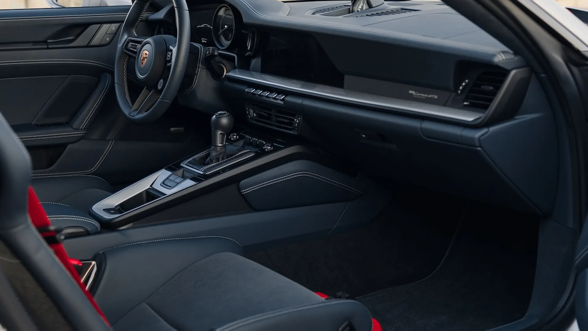 Porsche 992 — photo 12