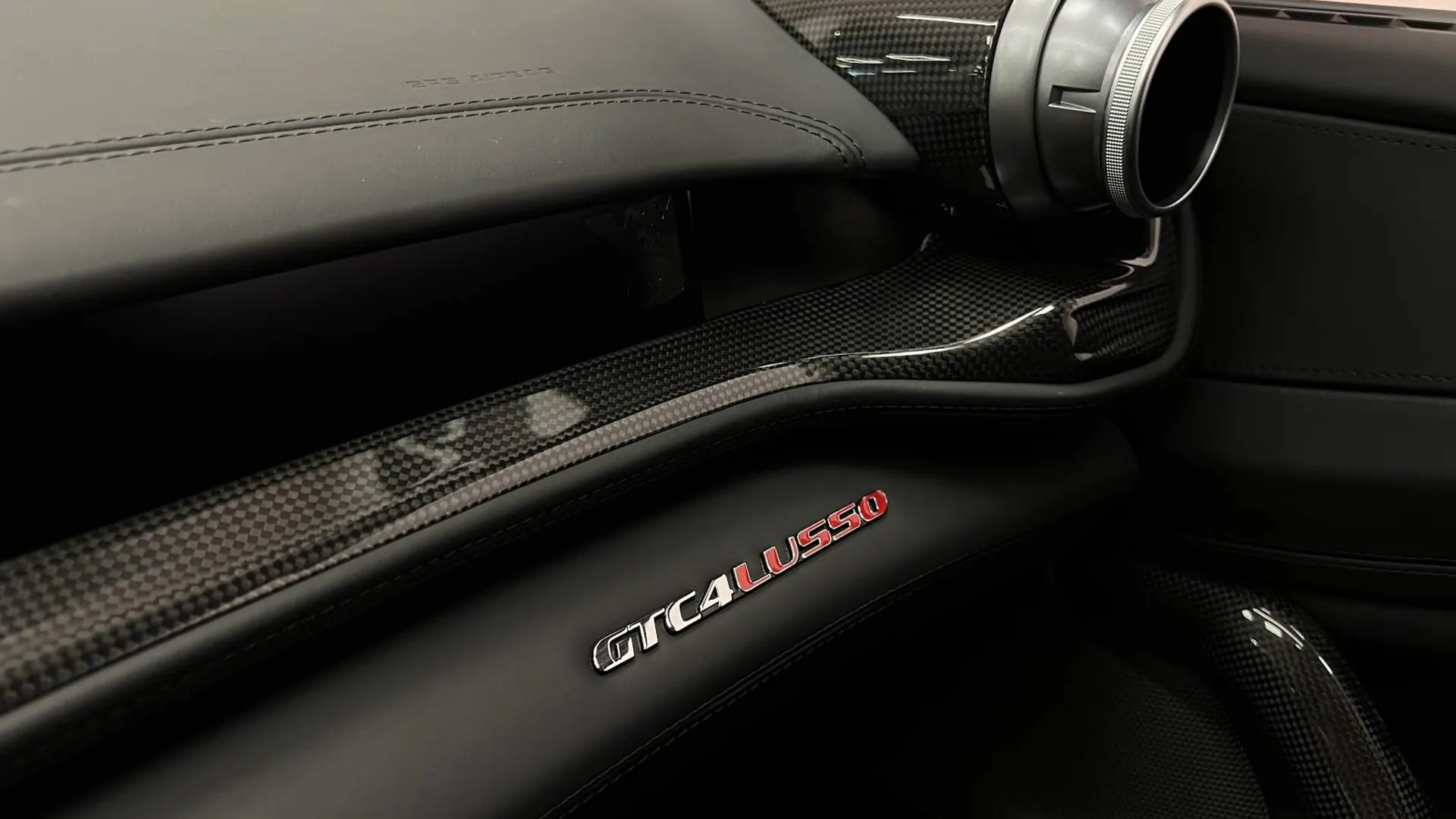 Ferrari GTC4 — photo 7