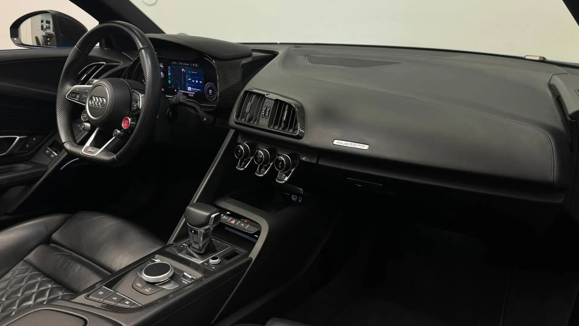 Audi R8 — photo 7