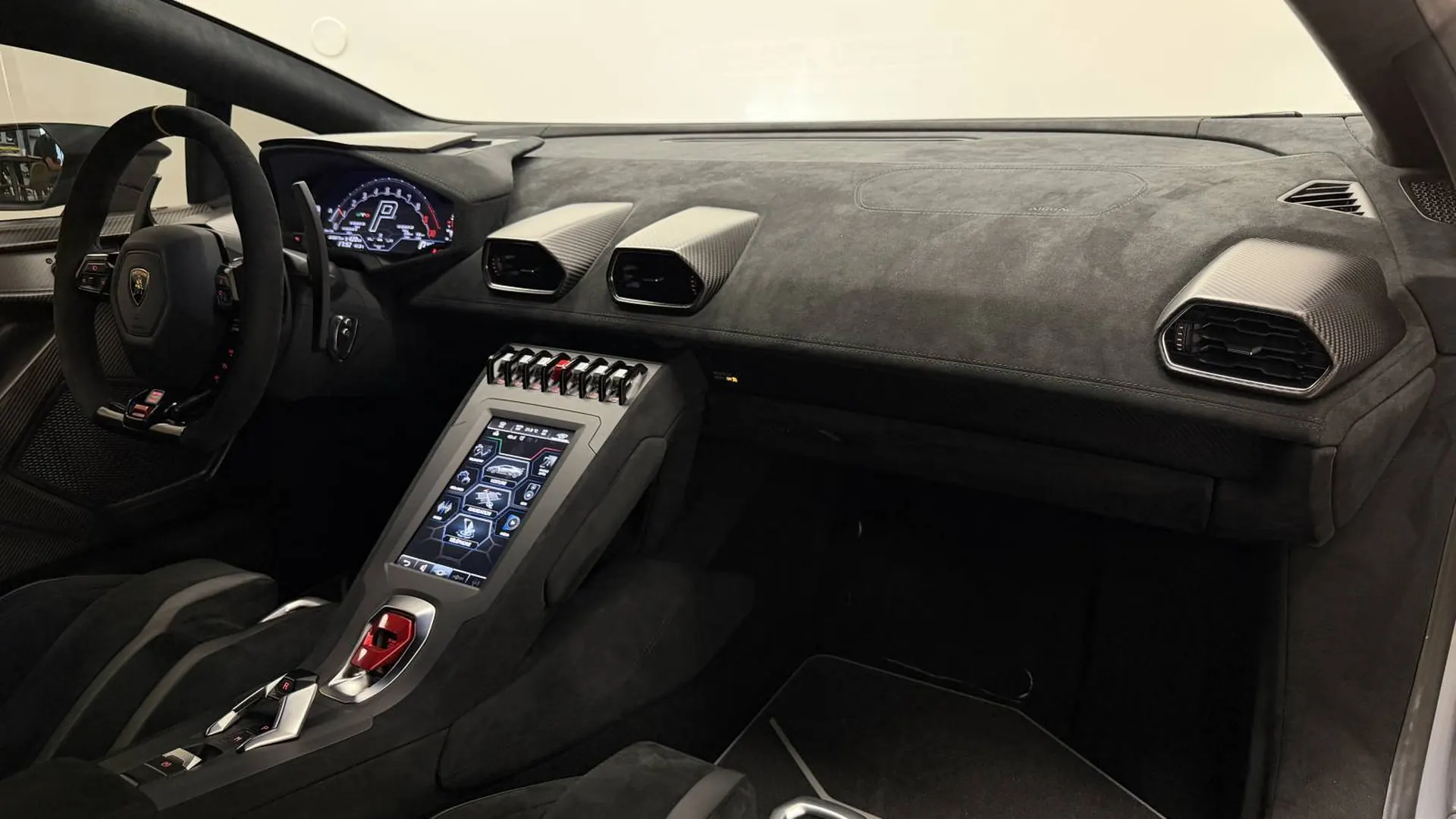 Lamborghini Huracan — photo 7
