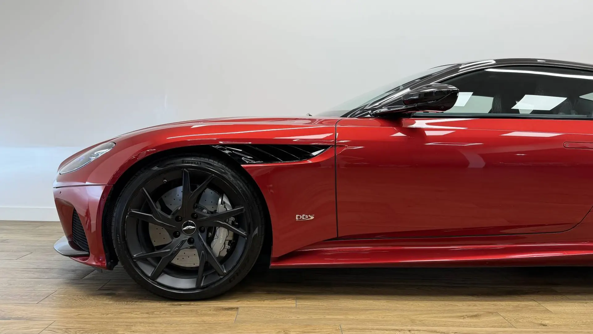 Aston Martin DBS — photo 3