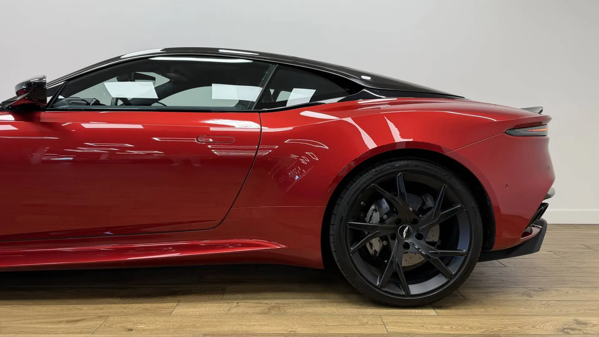 Aston Martin DBS — photo 4
