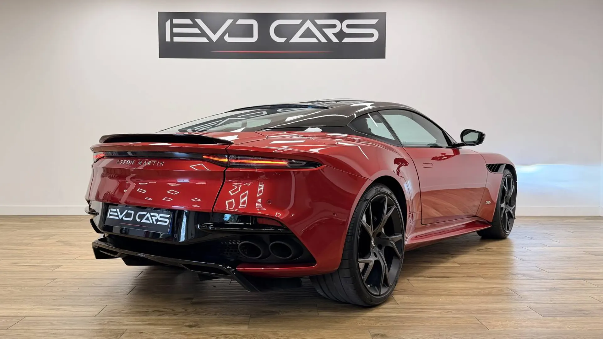 Aston Martin DBS — photo 2