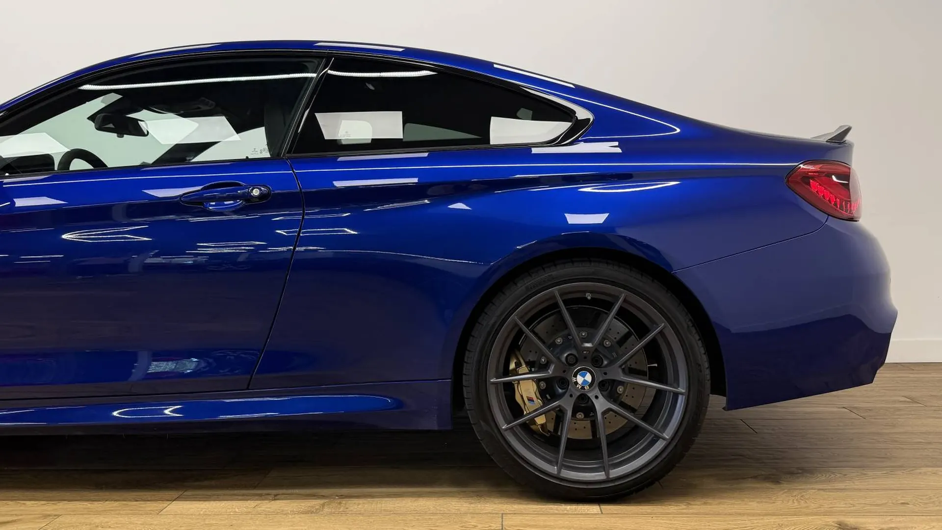 BMW M4 — photo 4