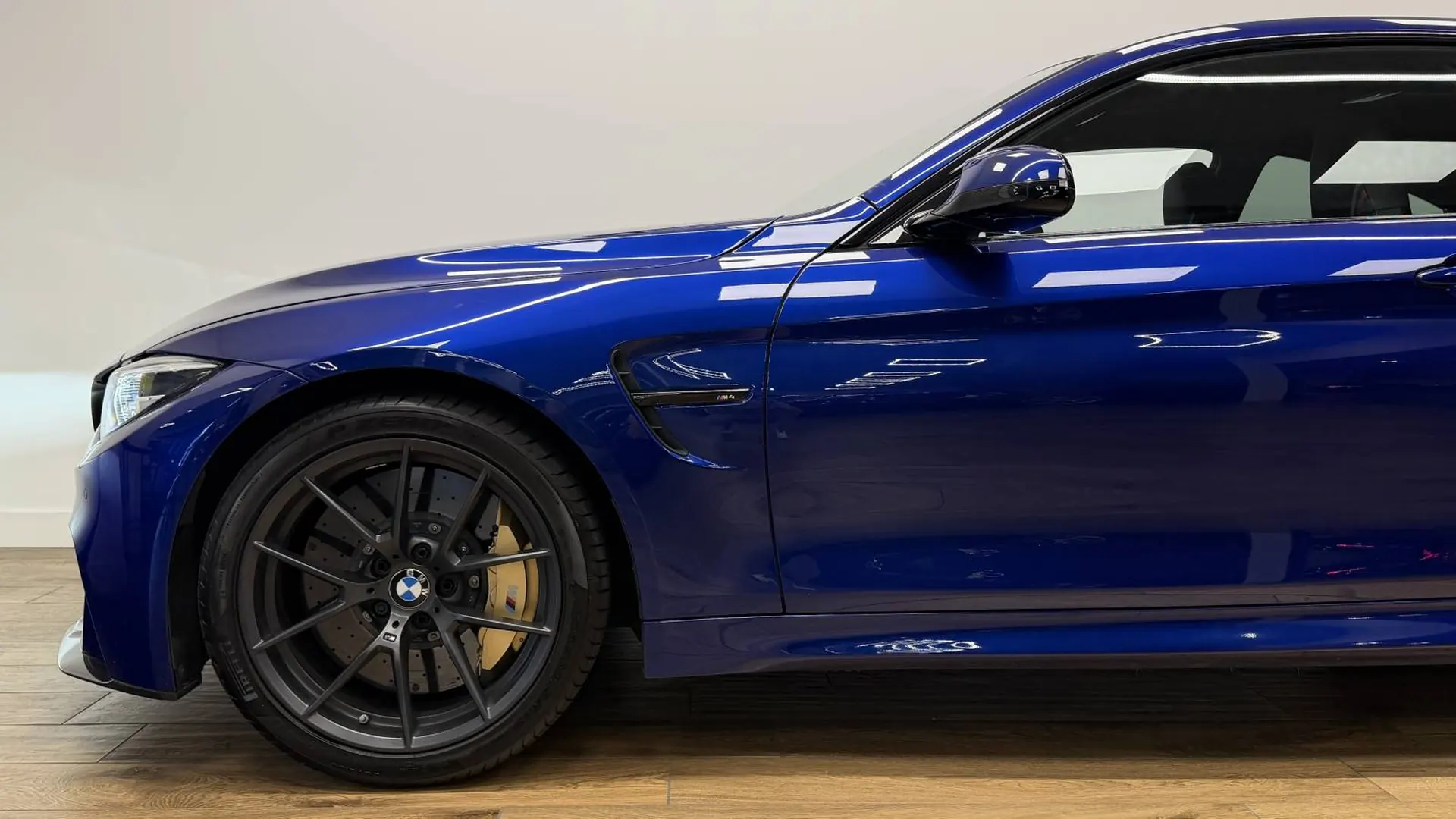 BMW M4 — photo 3