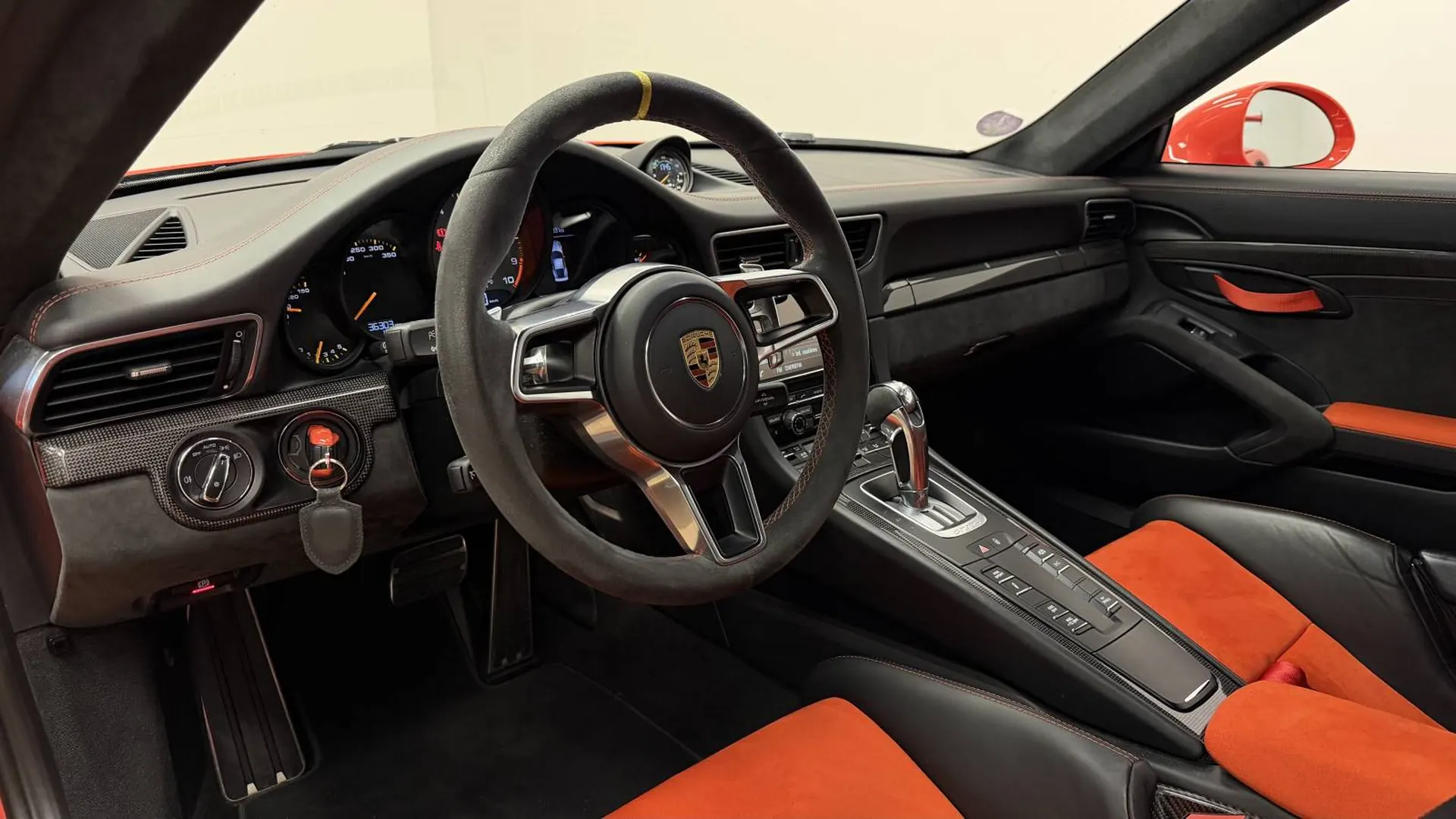 Porsche 911 — photo 6