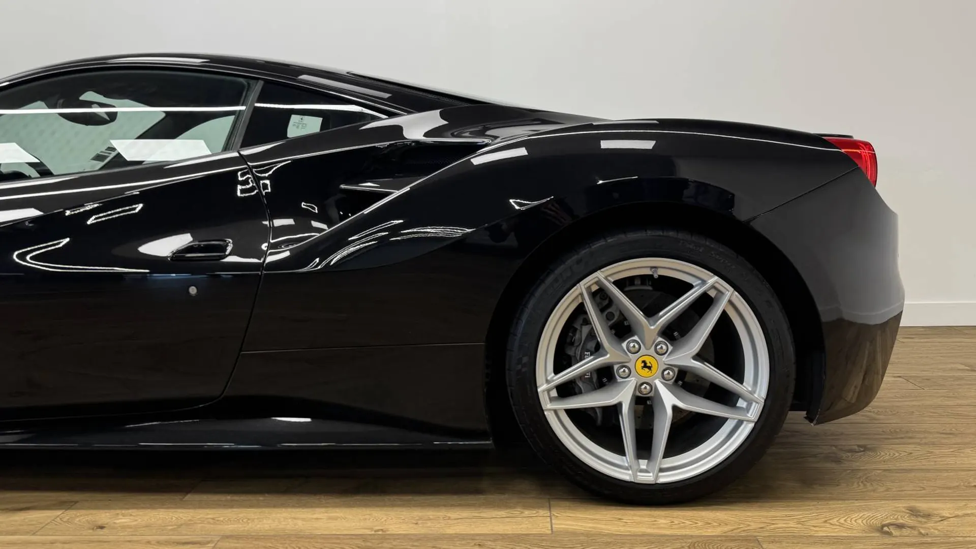 Ferrari 488 — photo 5