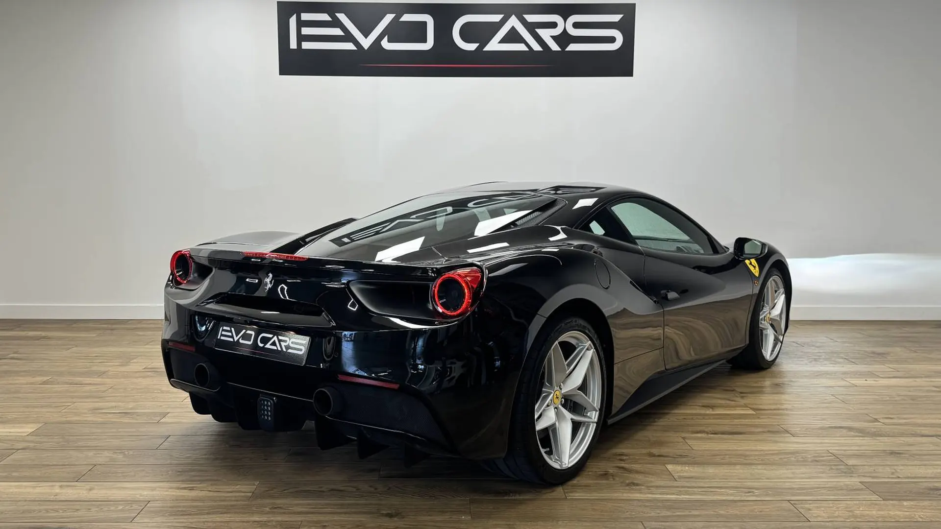 Ferrari 488 — photo 2