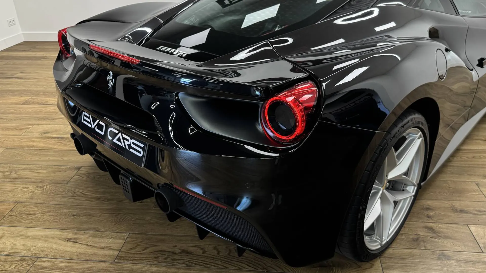 Ferrari 488 — photo 10