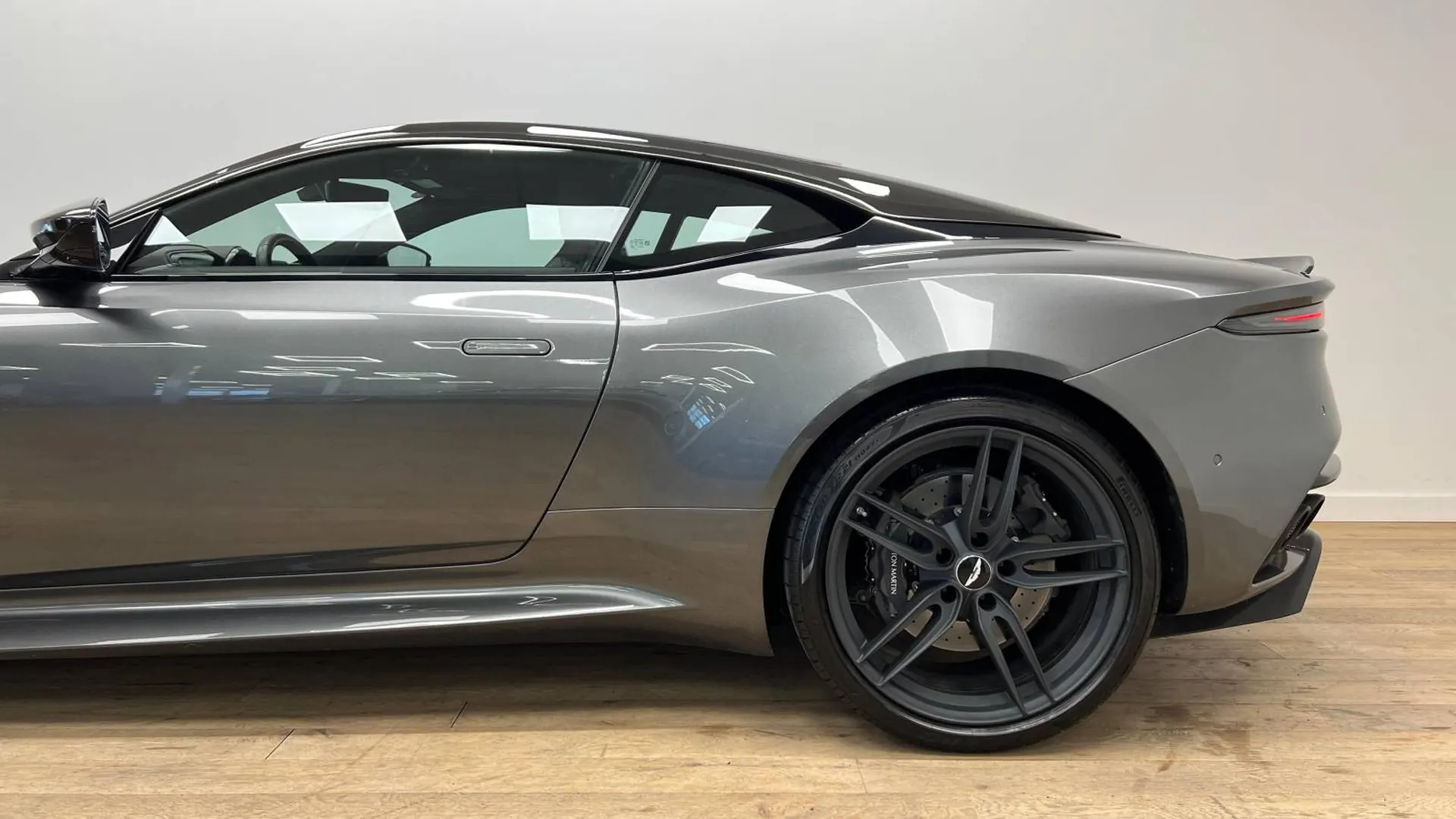 Aston Martin — photo 4