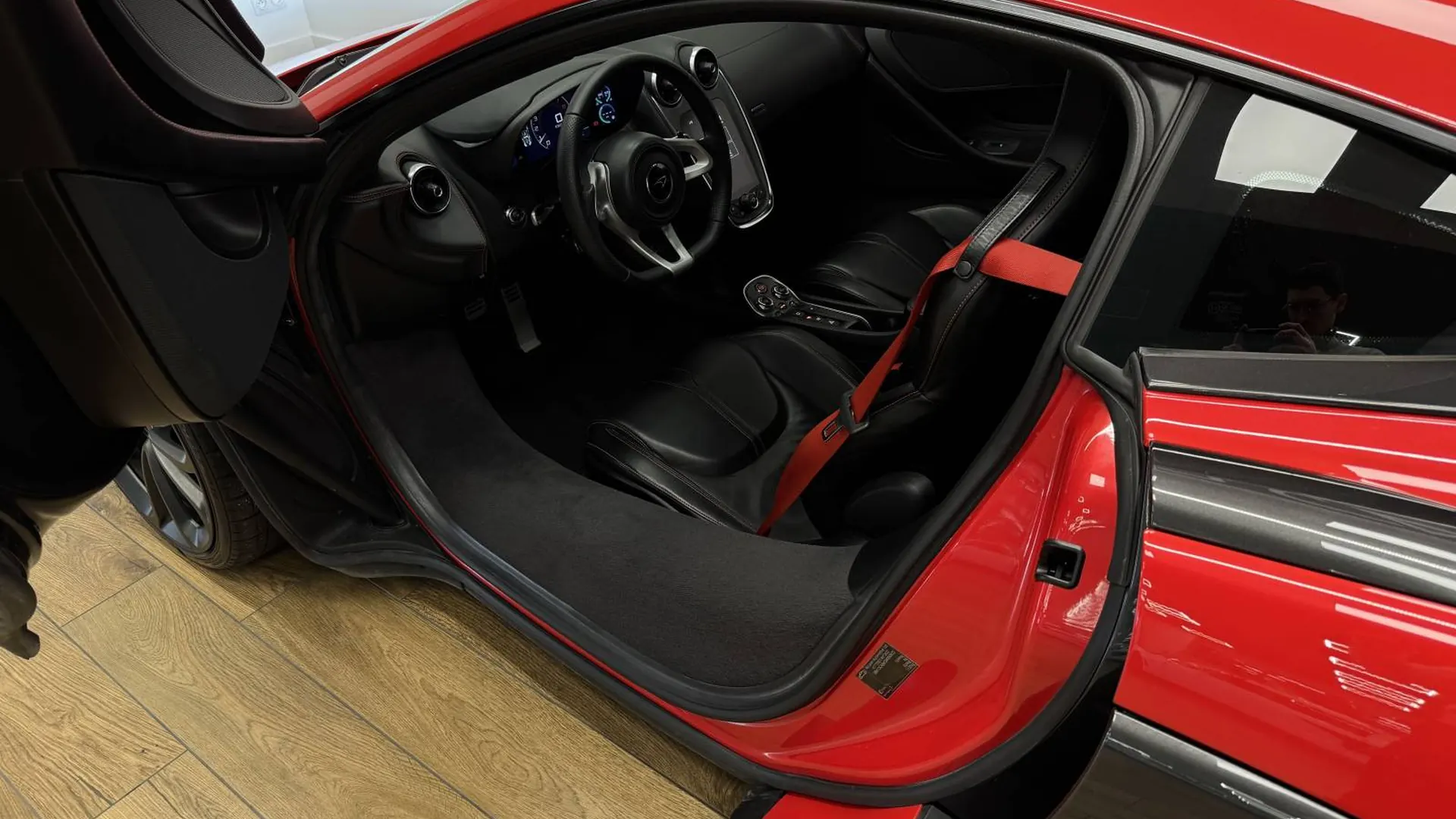 McLaren 540c — photo 10
