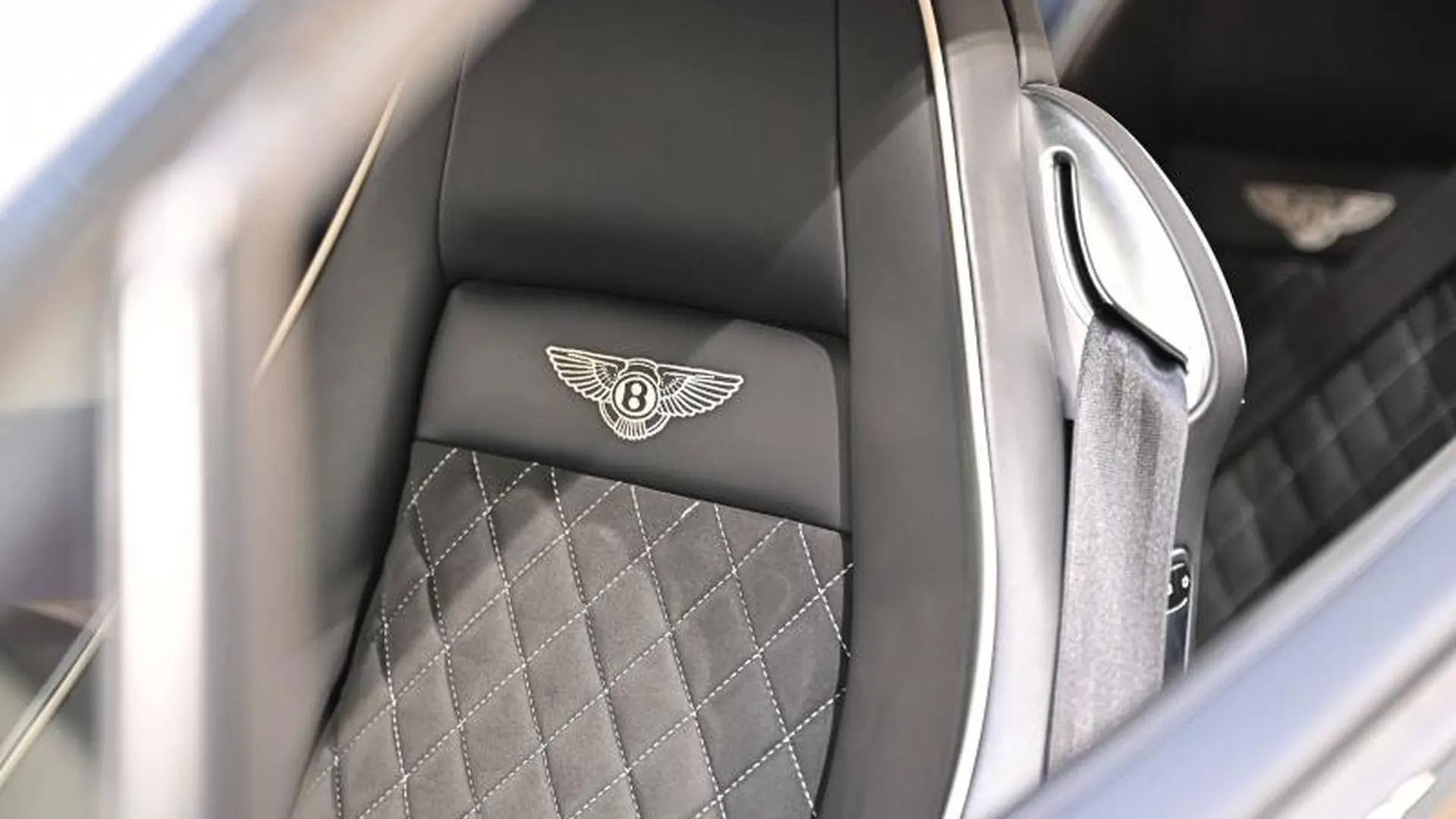 Bentley Continental GT — photo 19