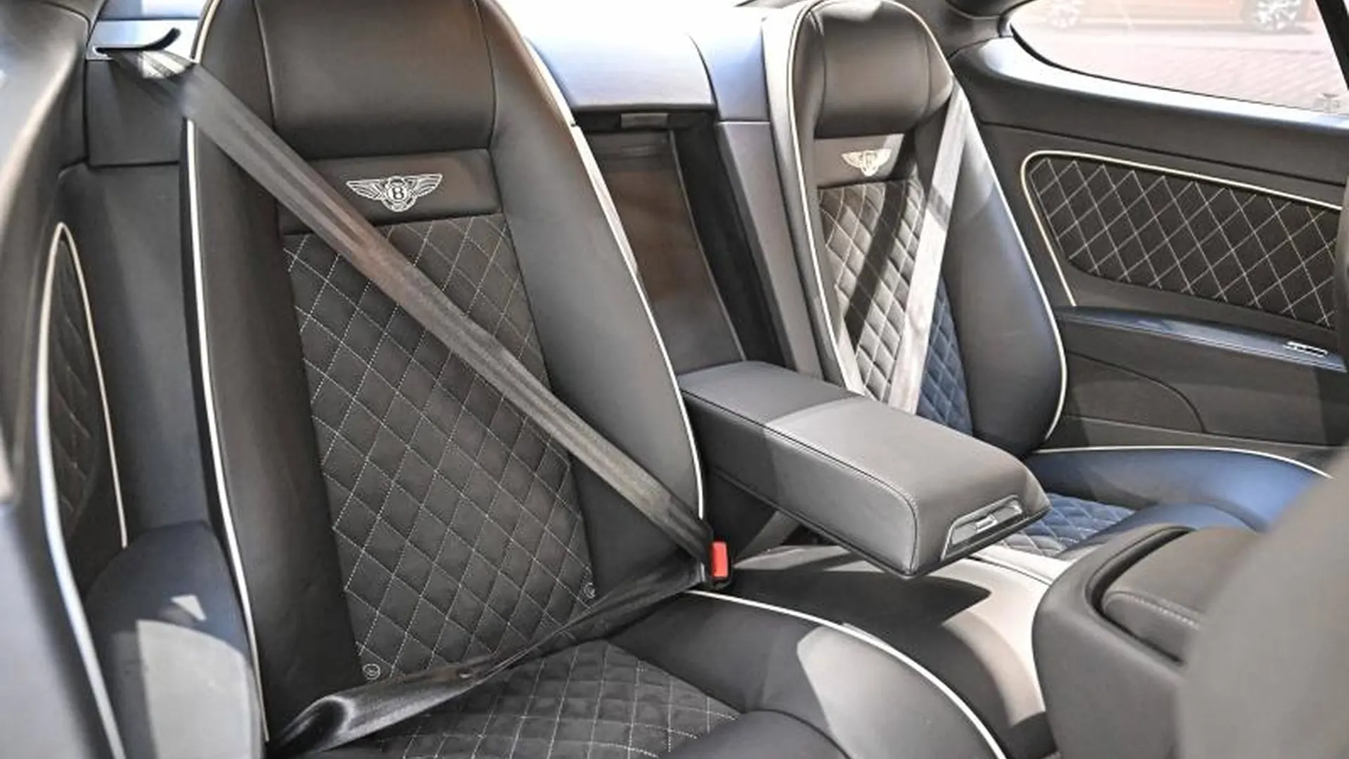 Bentley Continental GT — photo 16