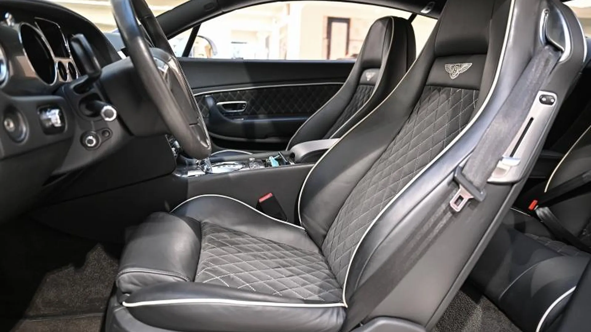 Bentley Continental GT — photo 23
