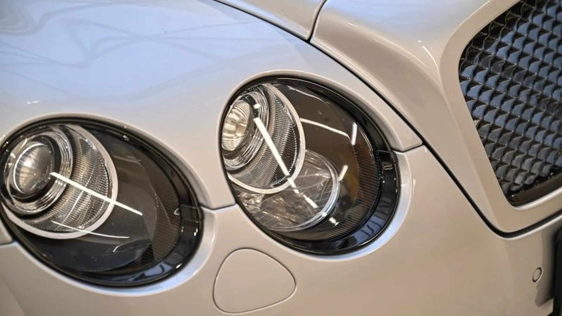 Bentley Continental GT — photo 10