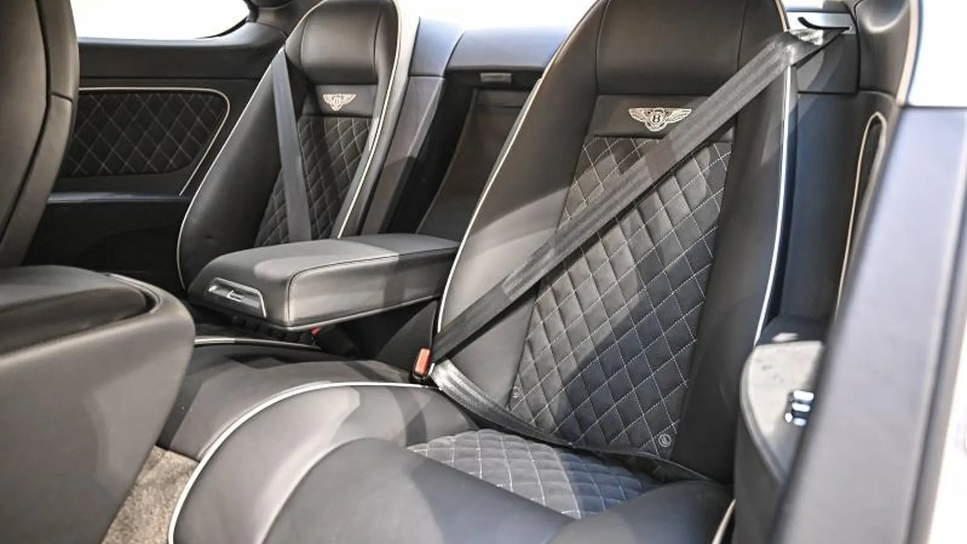 Bentley Continental GT — photo 24