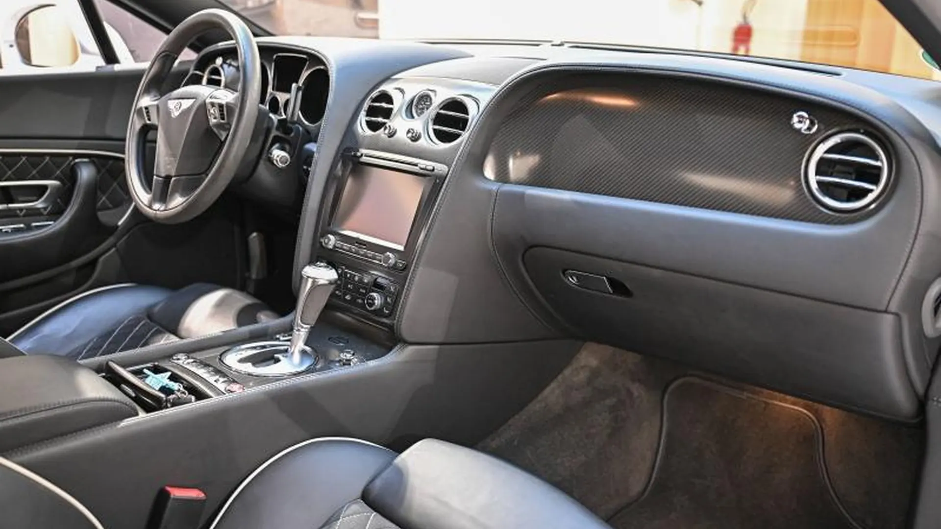 Bentley Continental GT — photo 13
