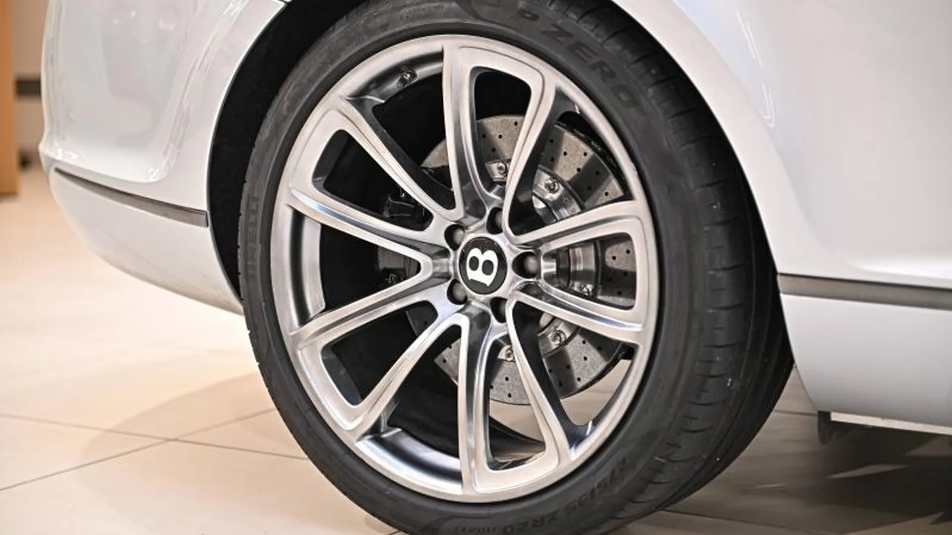 Bentley Continental GT — photo 9