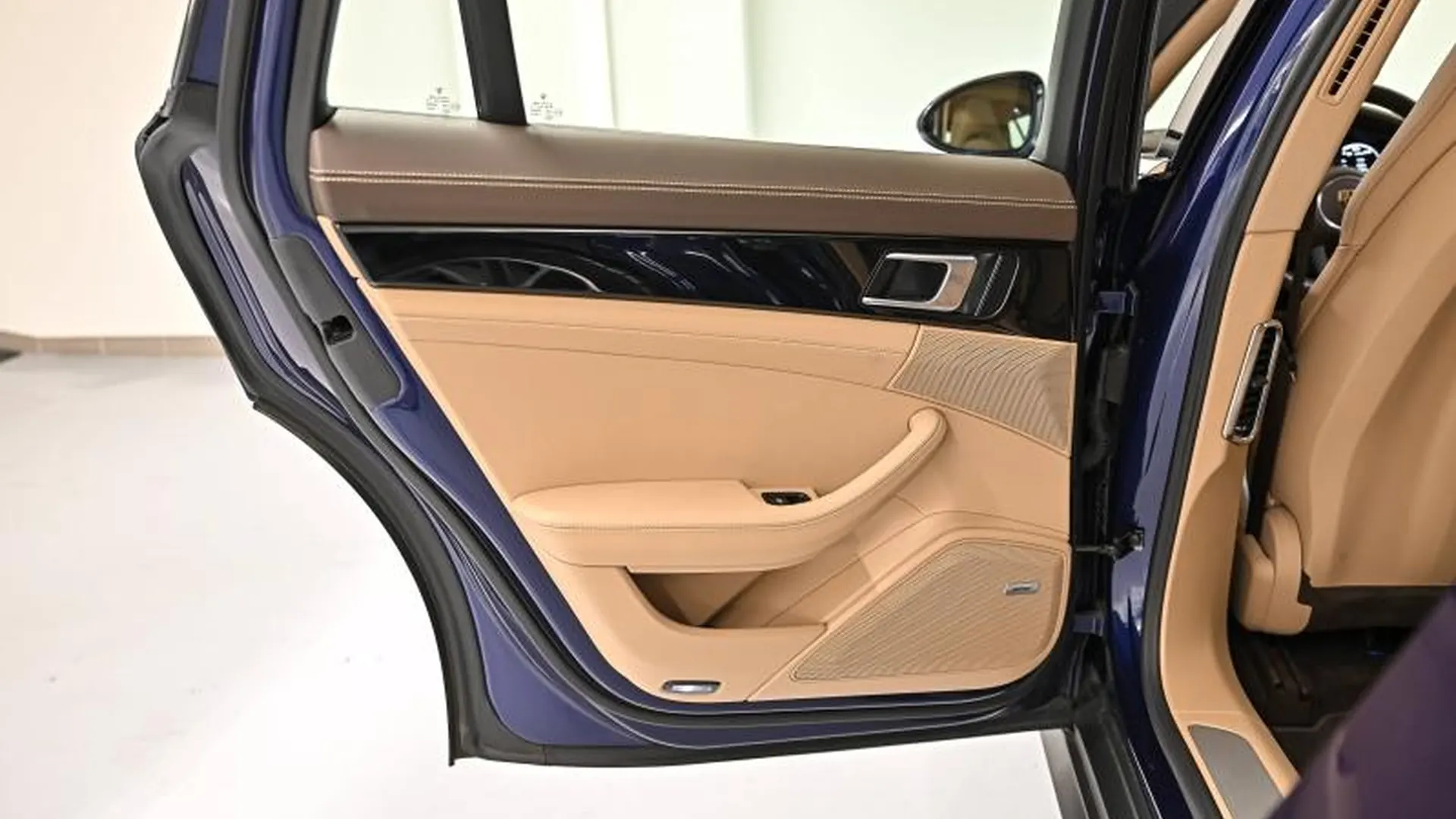 Porsche Panamera Spt Turismo — photo 22