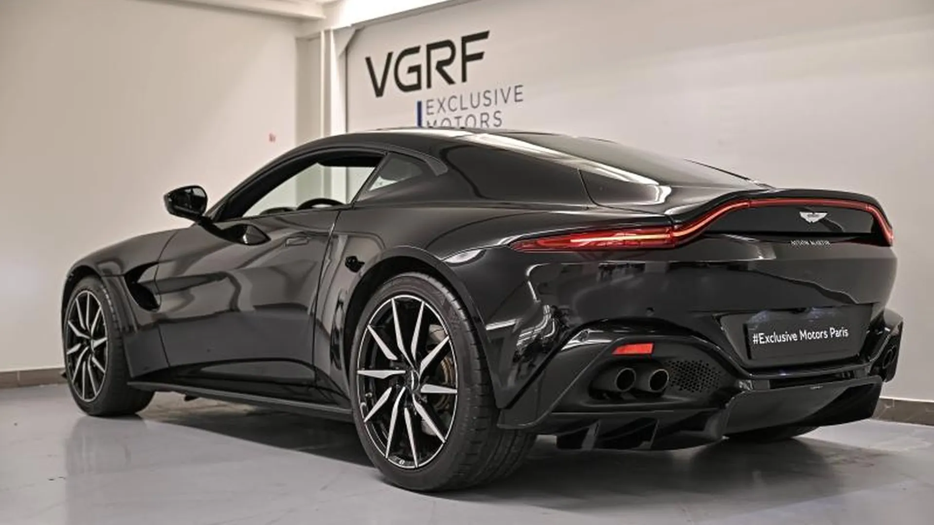 Aston Martin V8 Vantage — photo 3