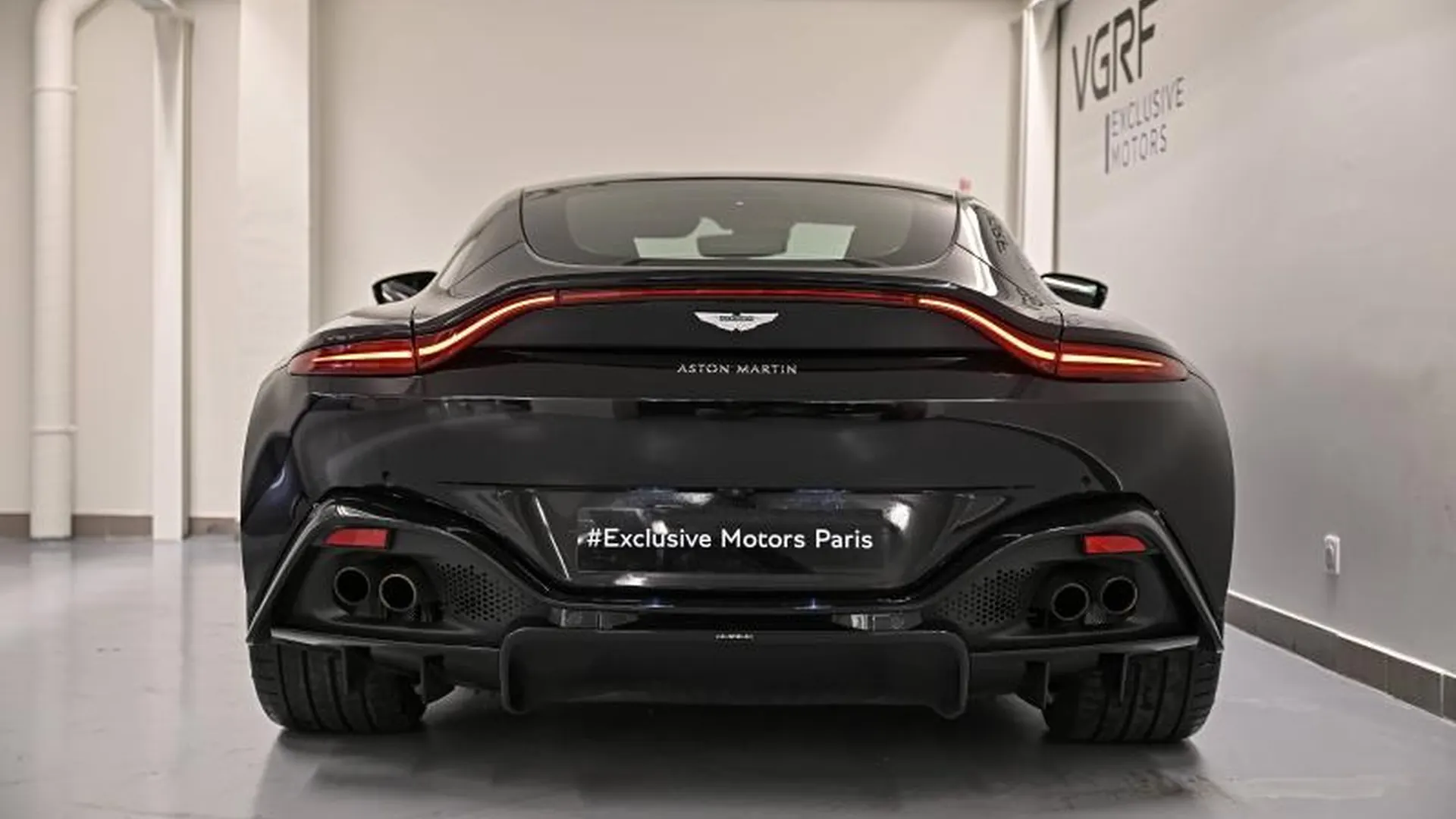 Aston Martin V8 Vantage — photo 4