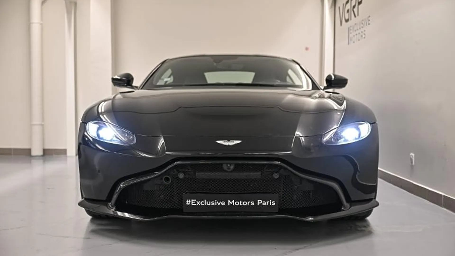 Aston Martin V8 Vantage — photo 5