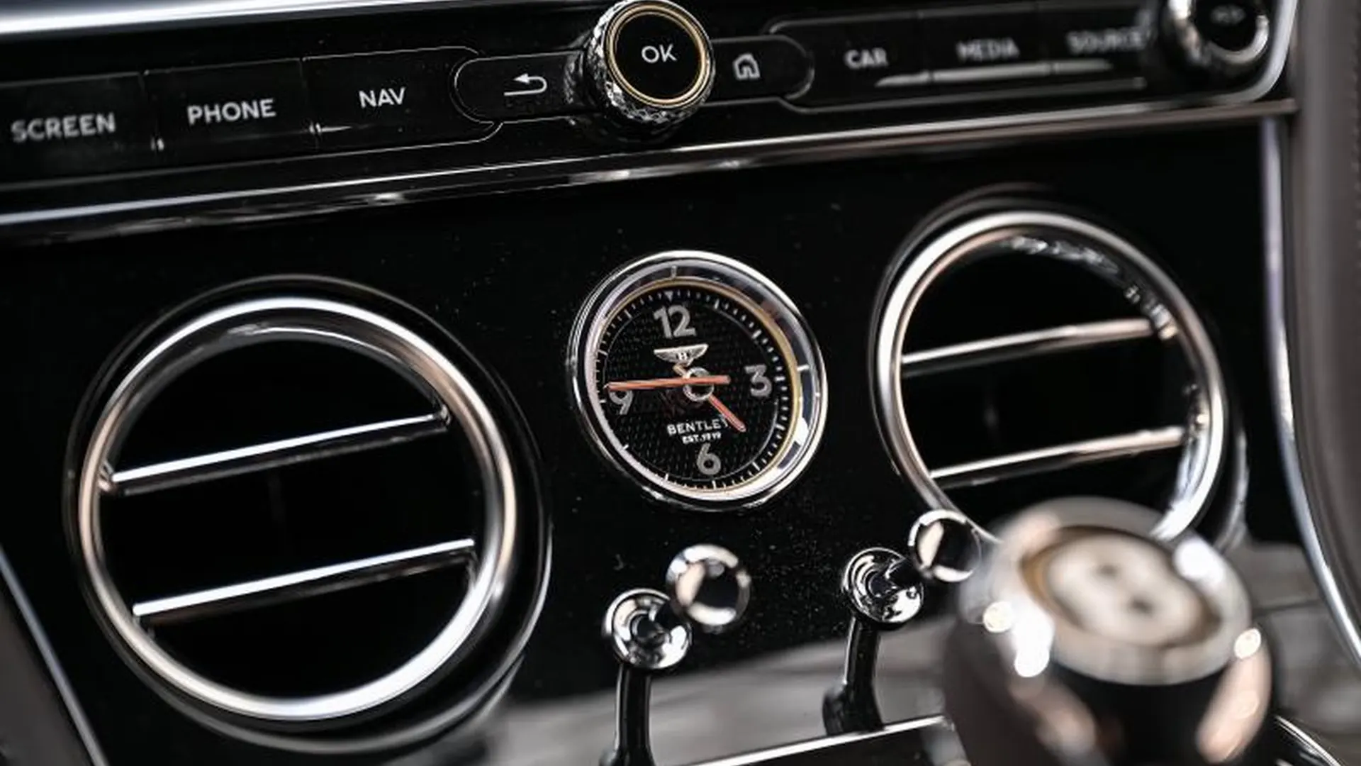 Bentley Continental GT — photo 26