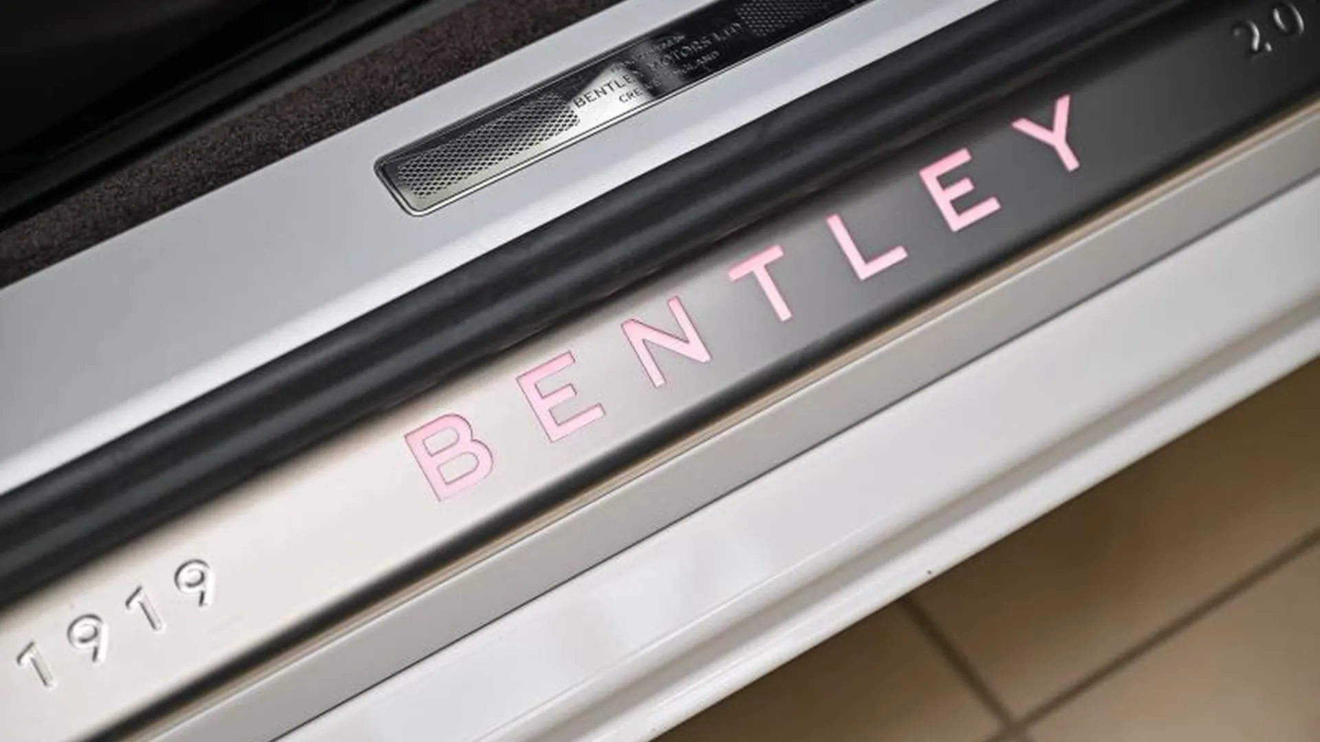 Bentley Continental GT — photo 11