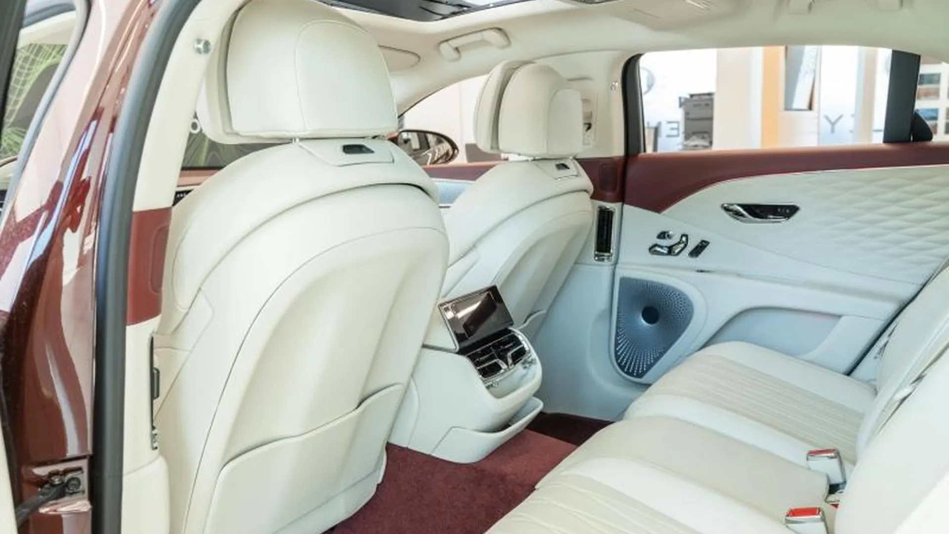Bentley Flying Spur — photo 25
