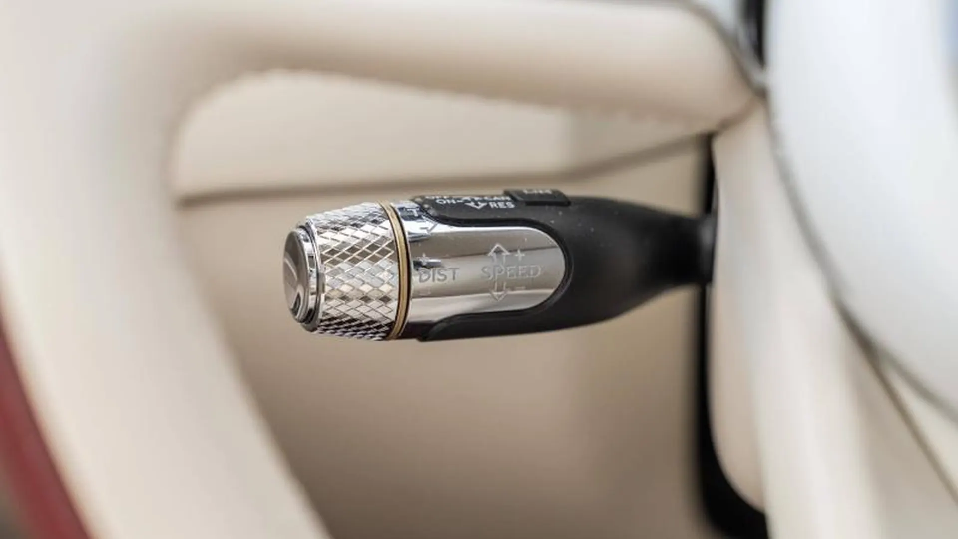 Bentley Flying Spur — photo 35