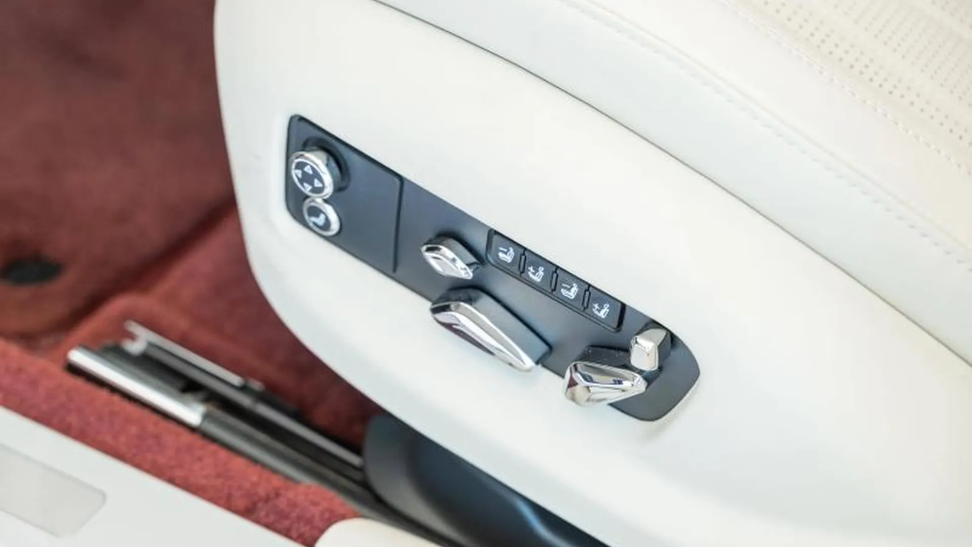 Bentley Flying Spur — photo 43