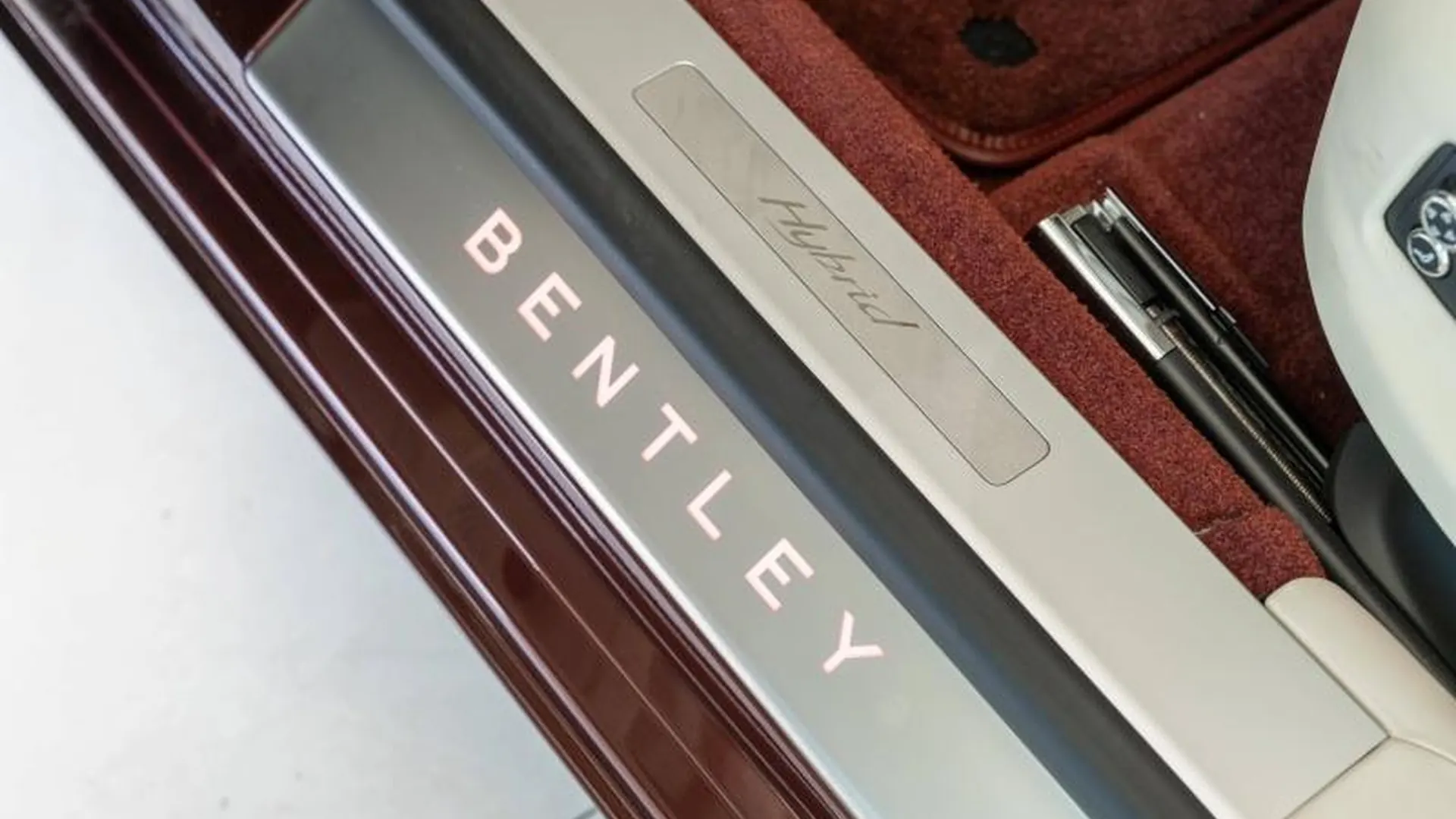 Bentley Flying Spur — photo 31