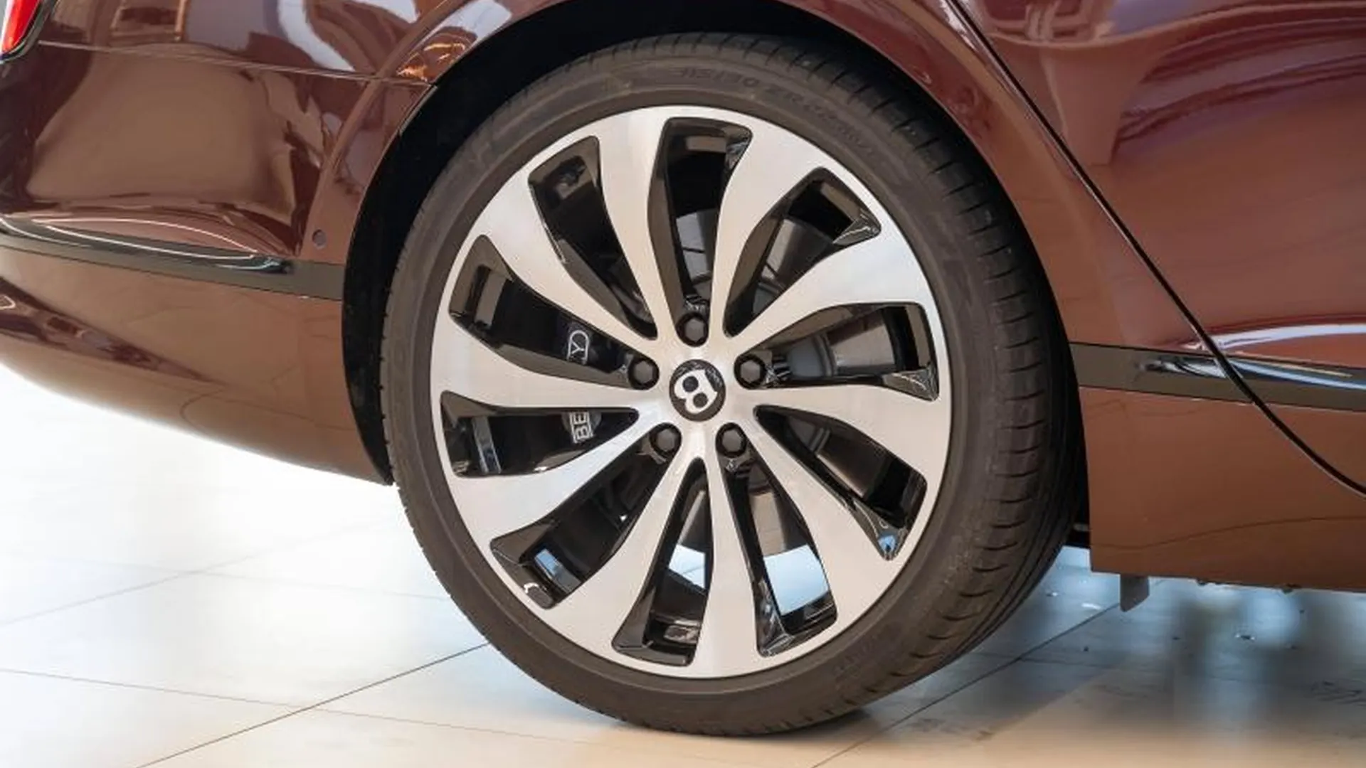 Bentley Flying Spur — photo 9